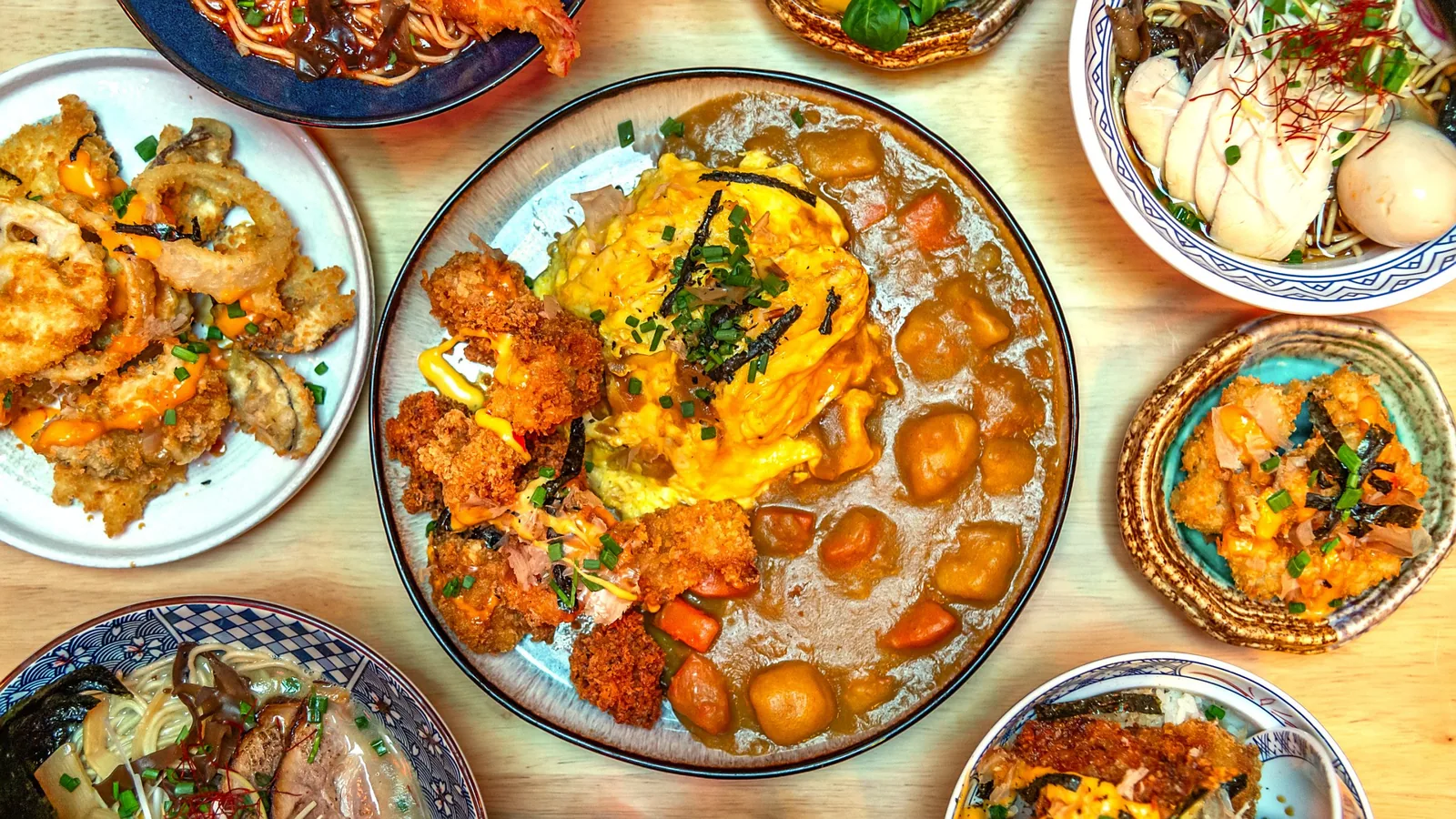 La table couverte de plats vue d’en haut
