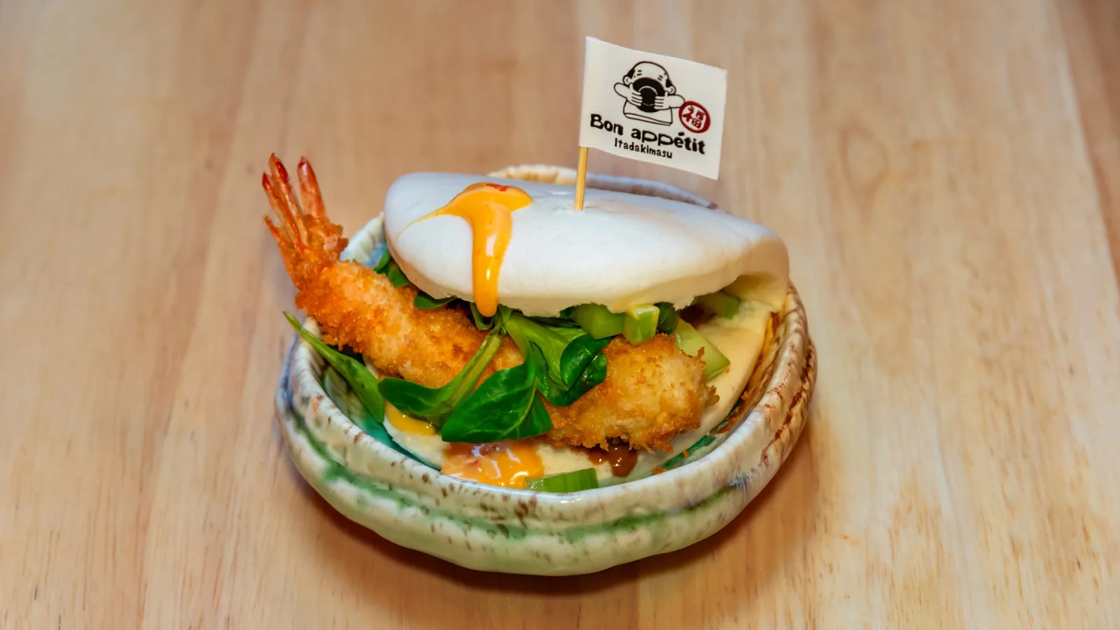Un waribao garni d’une crevette tempura